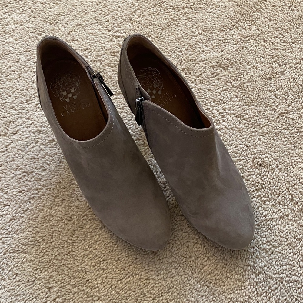 Vince Camuto Gray Ankle Booties Size 7.5 Med